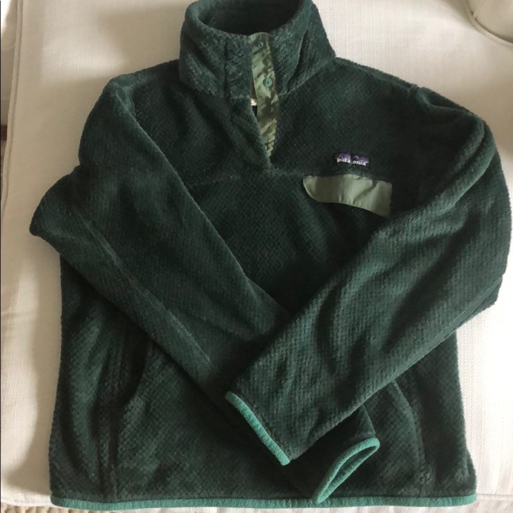 Green Patagonia fleece pullover
